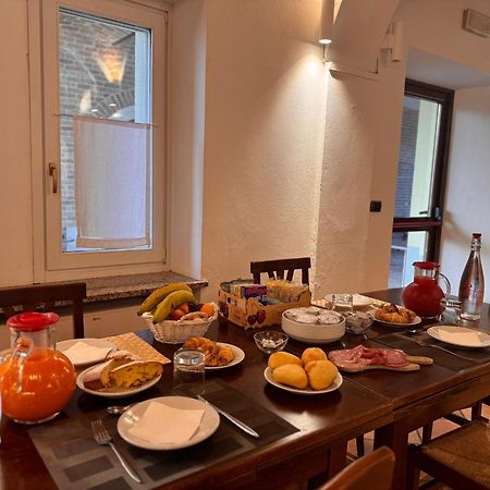Agriturismo Podere La Piazza 코스티글리올레 다스티 외부 사진
