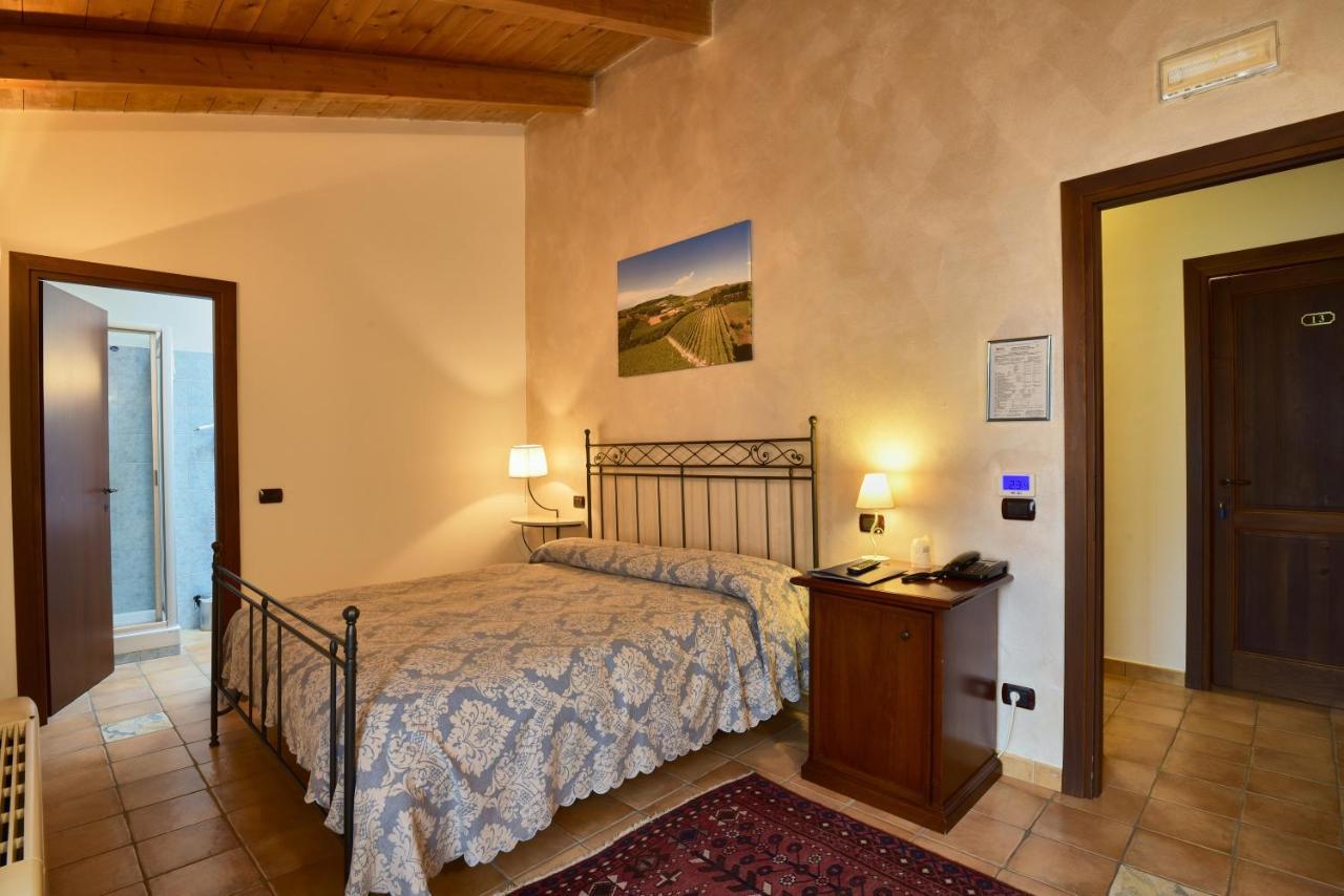 Agriturismo Podere La Piazza 코스티글리올레 다스티 외부 사진