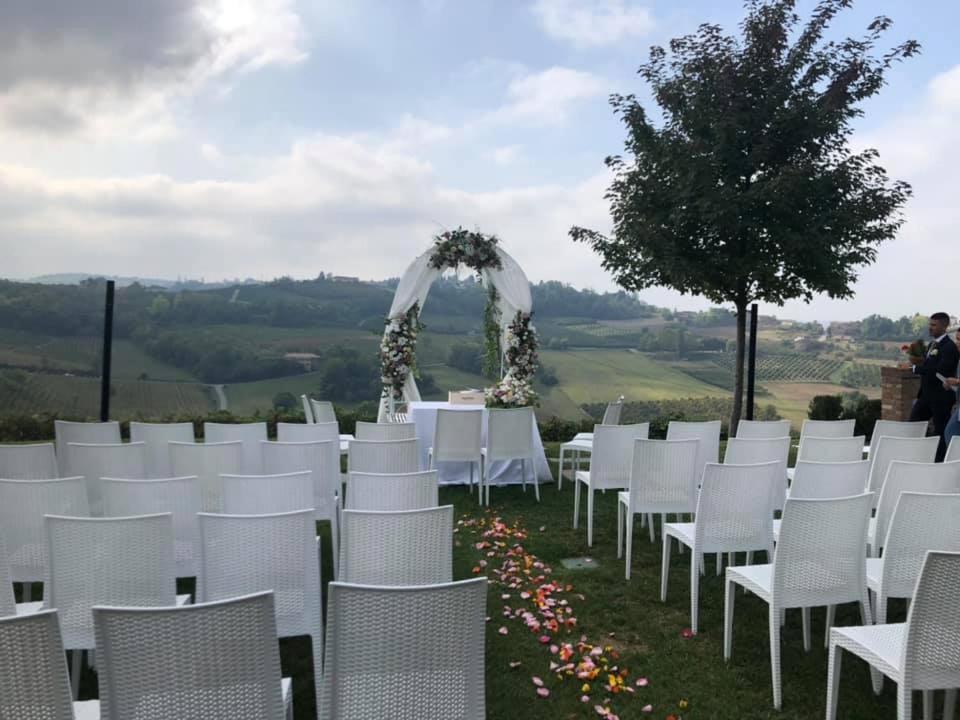 Agriturismo Podere La Piazza 코스티글리올레 다스티 외부 사진