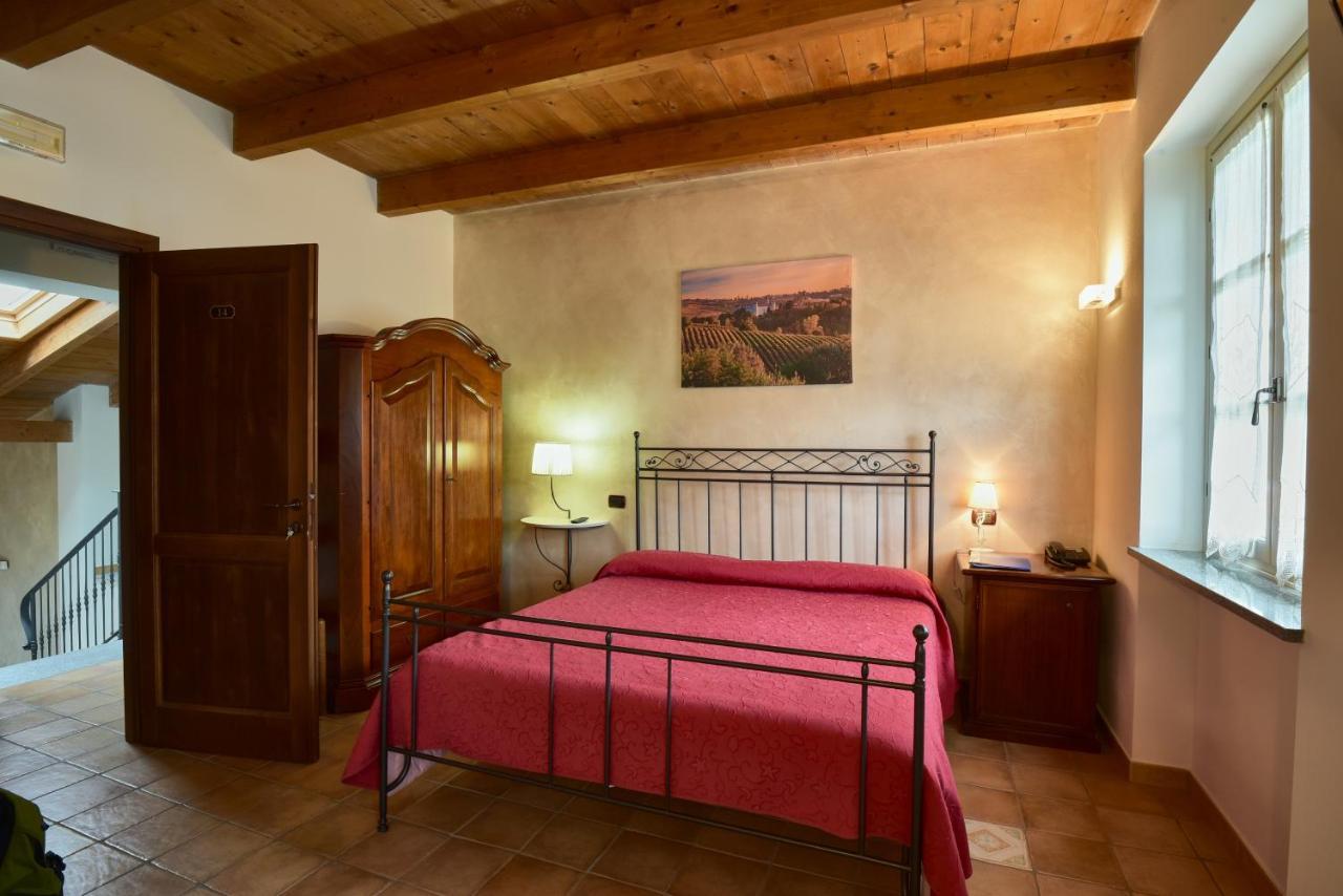 Agriturismo Podere La Piazza 코스티글리올레 다스티 외부 사진