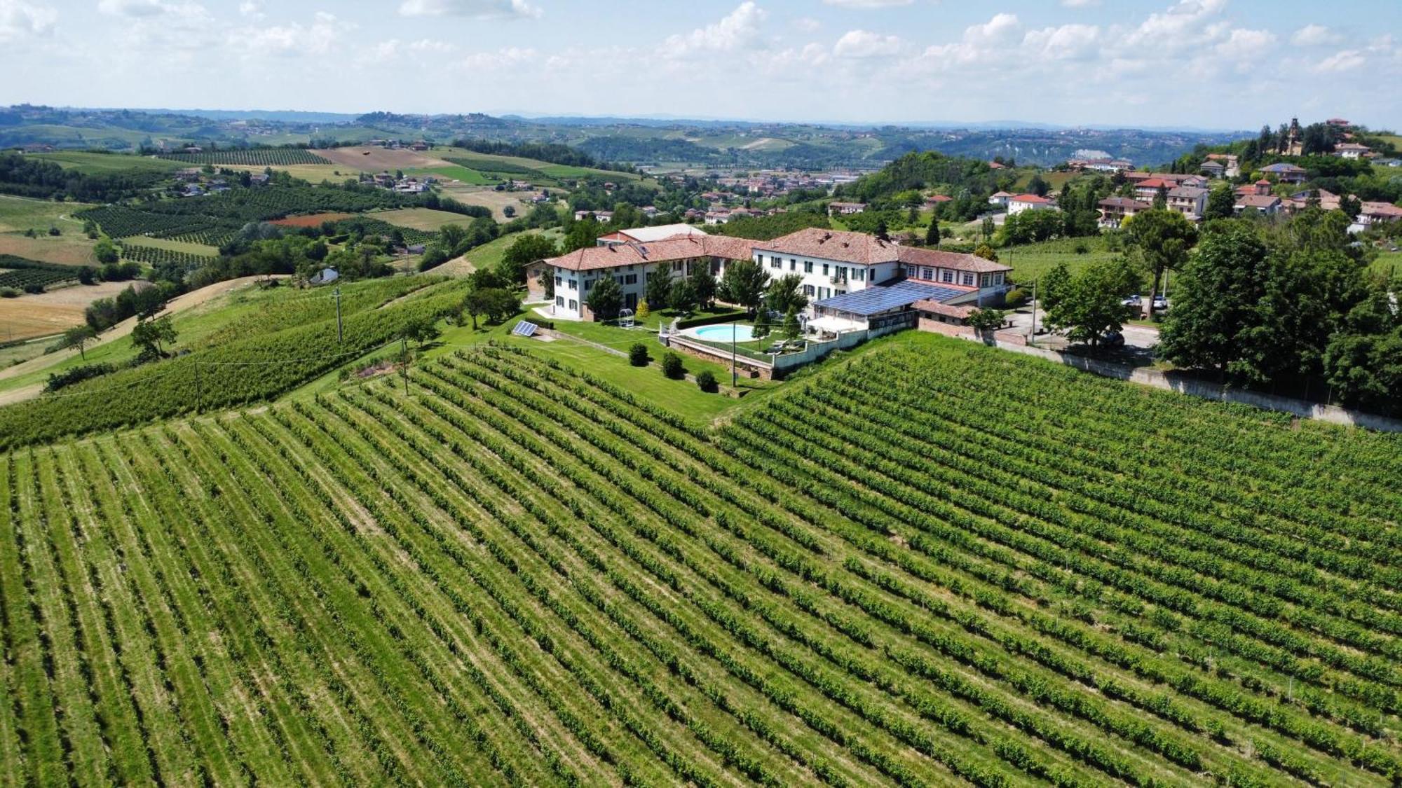Agriturismo Podere La Piazza 코스티글리올레 다스티 외부 사진