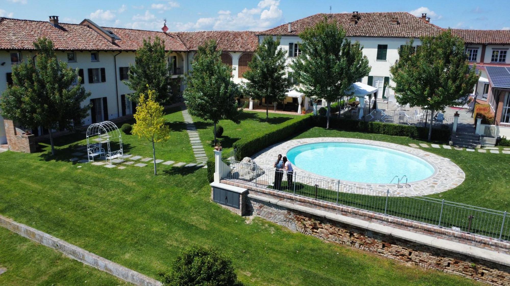 Agriturismo Podere La Piazza 코스티글리올레 다스티 외부 사진
