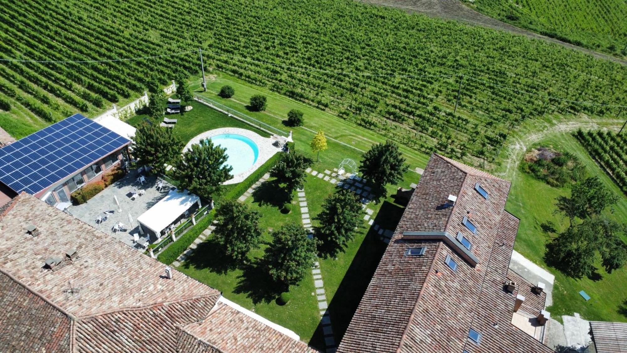 Agriturismo Podere La Piazza 코스티글리올레 다스티 외부 사진