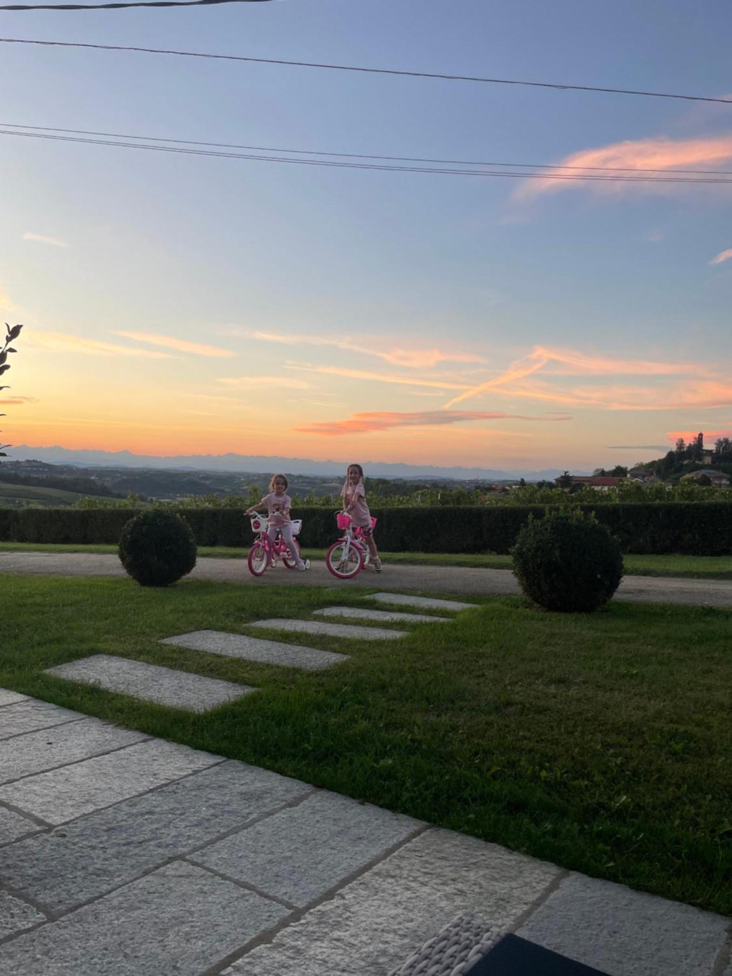 Agriturismo Podere La Piazza 코스티글리올레 다스티 외부 사진