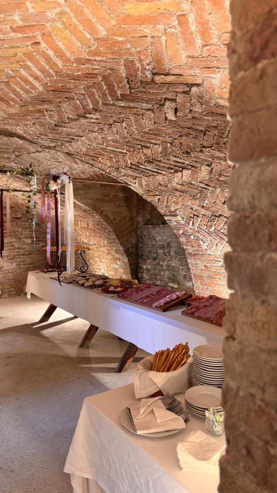 Agriturismo Podere La Piazza 코스티글리올레 다스티 외부 사진