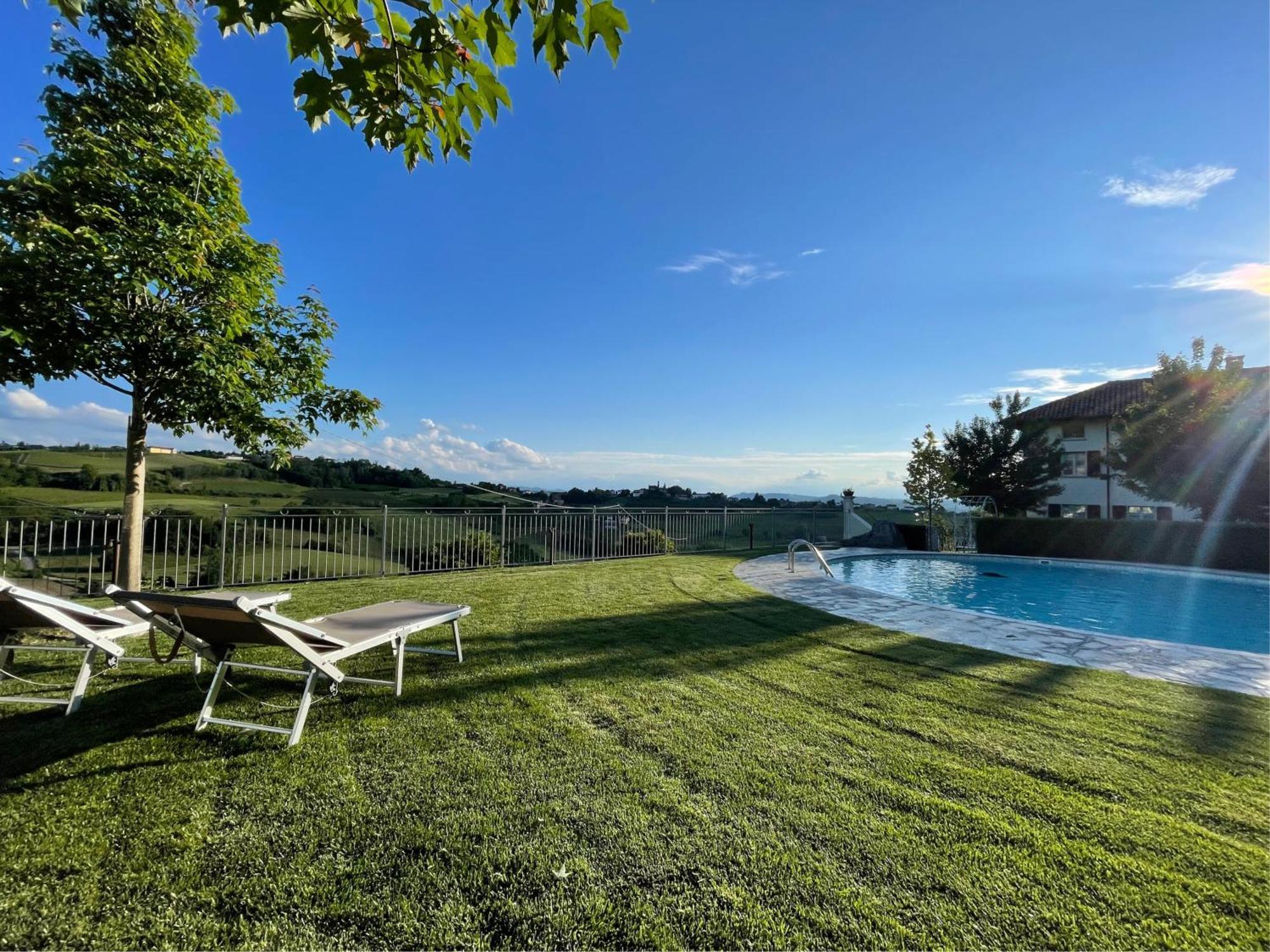 Agriturismo Podere La Piazza 코스티글리올레 다스티 외부 사진