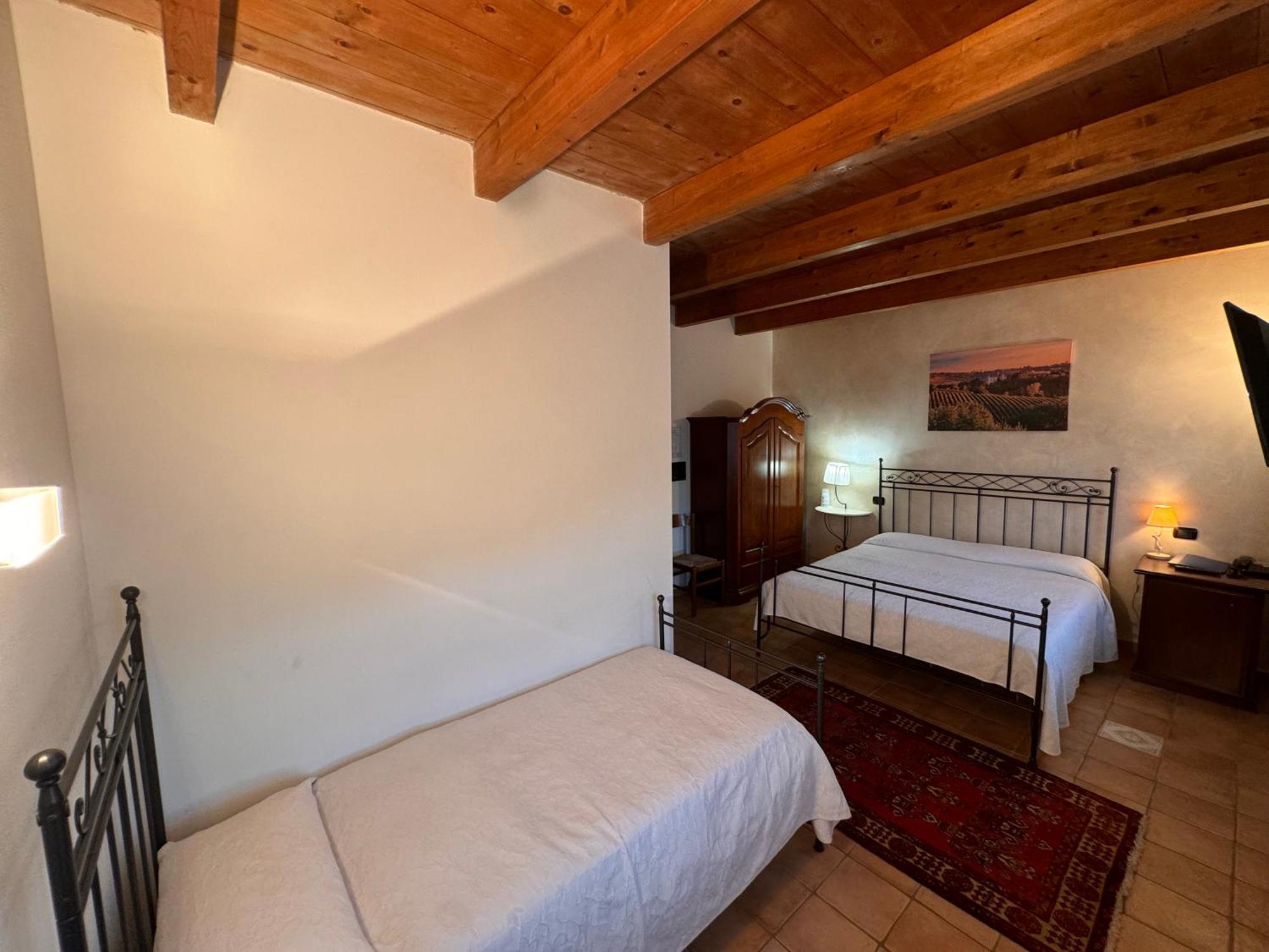 Agriturismo Podere La Piazza 코스티글리올레 다스티 외부 사진