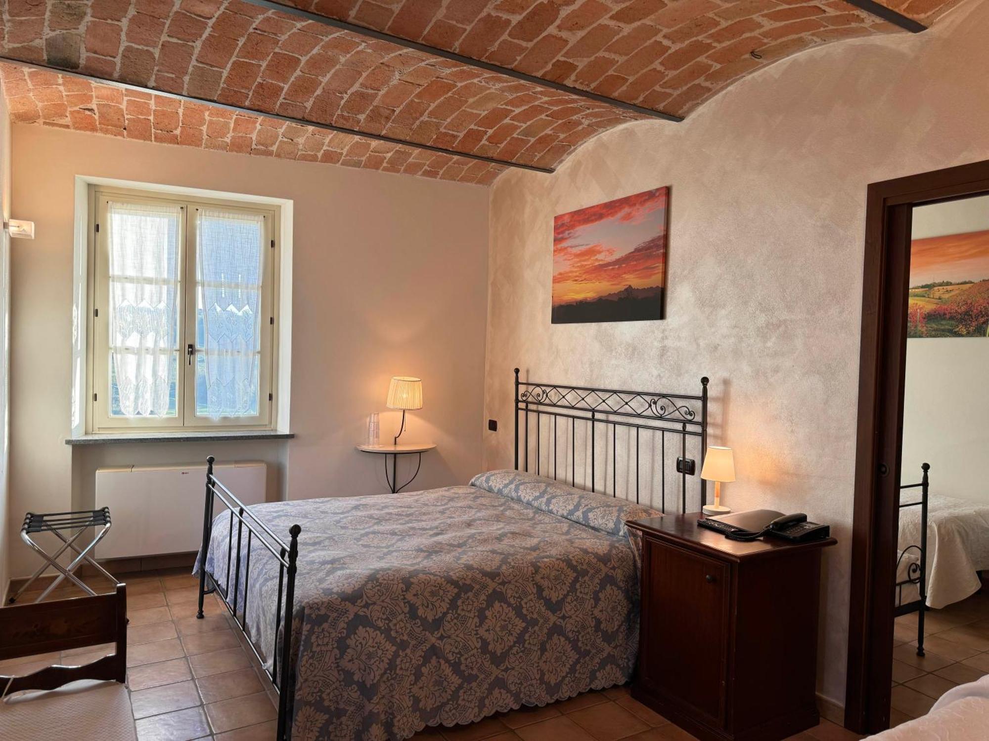 Agriturismo Podere La Piazza 코스티글리올레 다스티 외부 사진