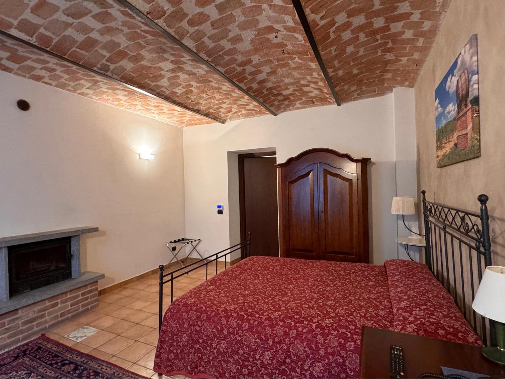 Agriturismo Podere La Piazza 코스티글리올레 다스티 외부 사진