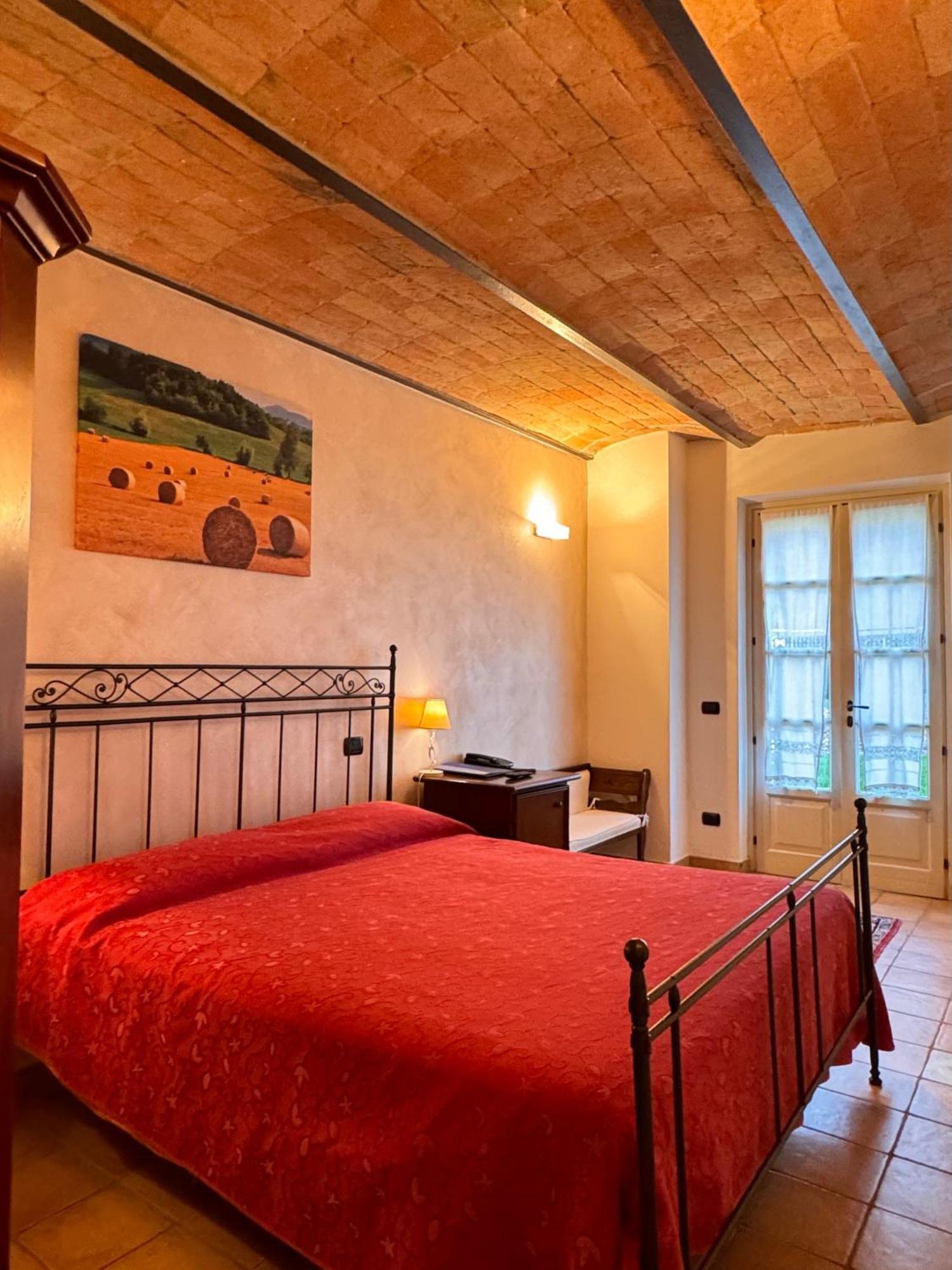 Agriturismo Podere La Piazza 코스티글리올레 다스티 외부 사진