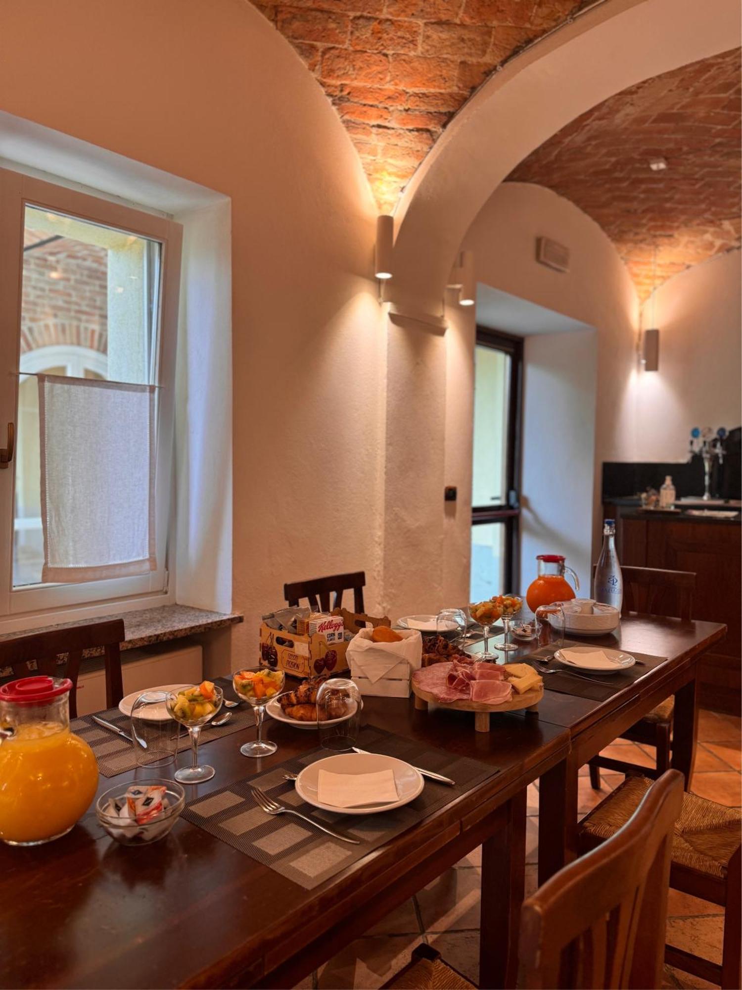 Agriturismo Podere La Piazza 코스티글리올레 다스티 외부 사진