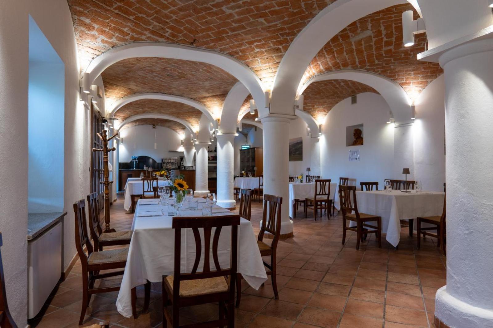 Agriturismo Podere La Piazza 코스티글리올레 다스티 외부 사진